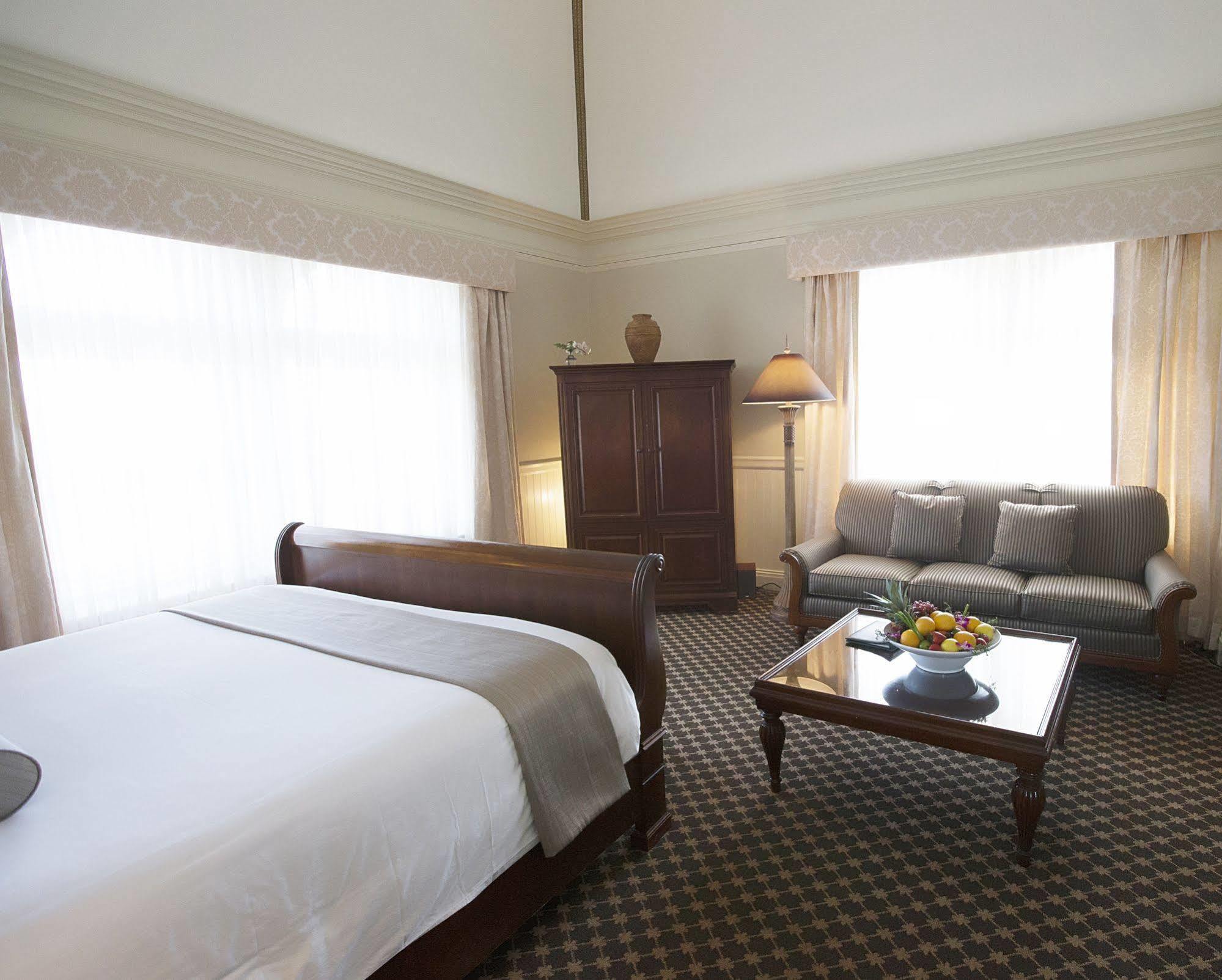 Oceancliff I & II Hotel Newport Ngoại thất bức ảnh
